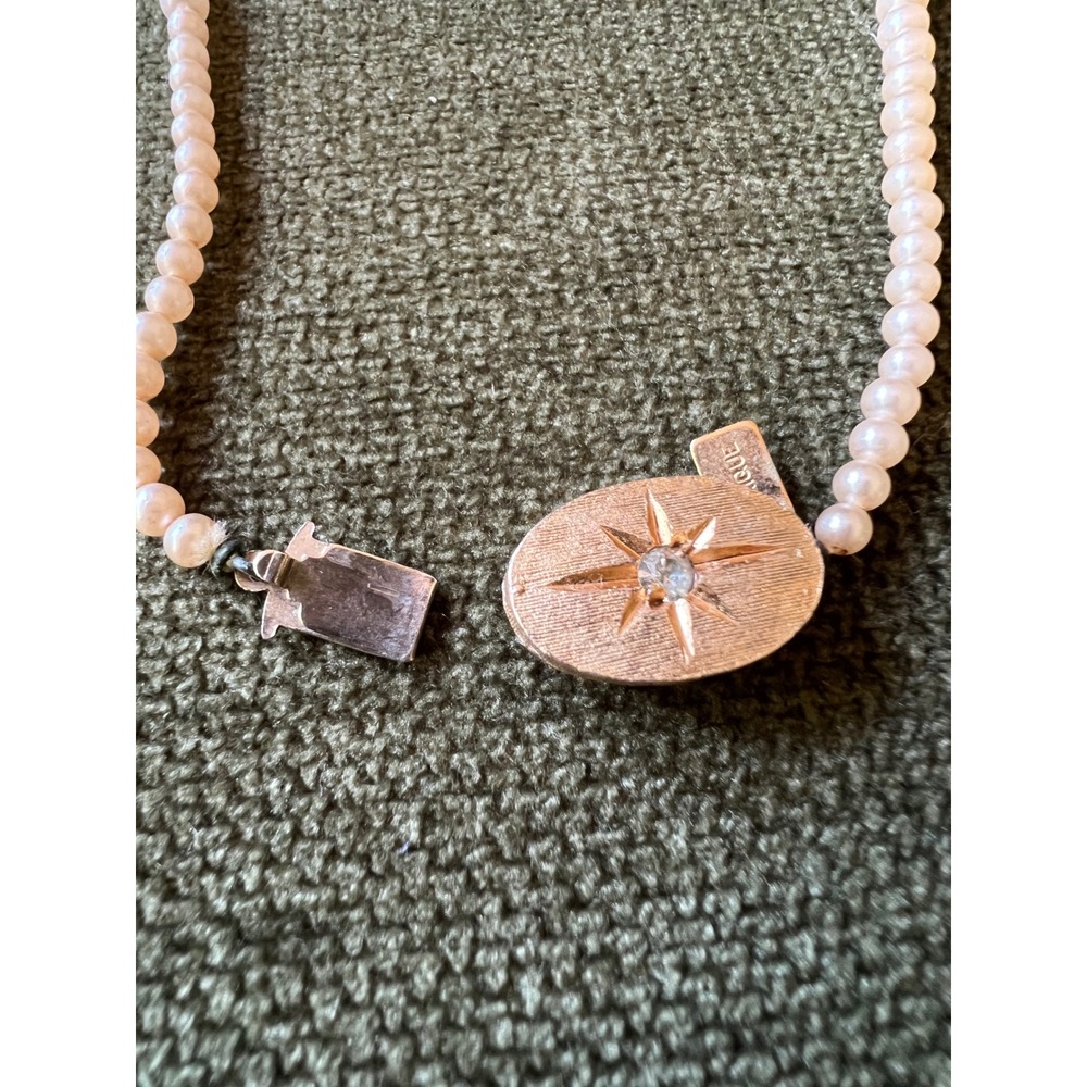 Necklace Amerique Faux Pearl Gold Tone Starburst Clasp 1970s Vintage Jewelry - Picture 4 of 7
